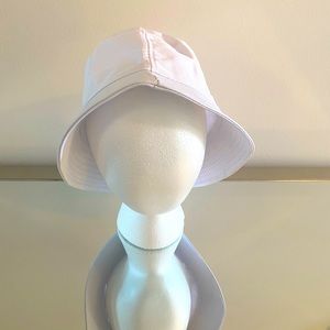 White Bucket hat!! NWOT!!